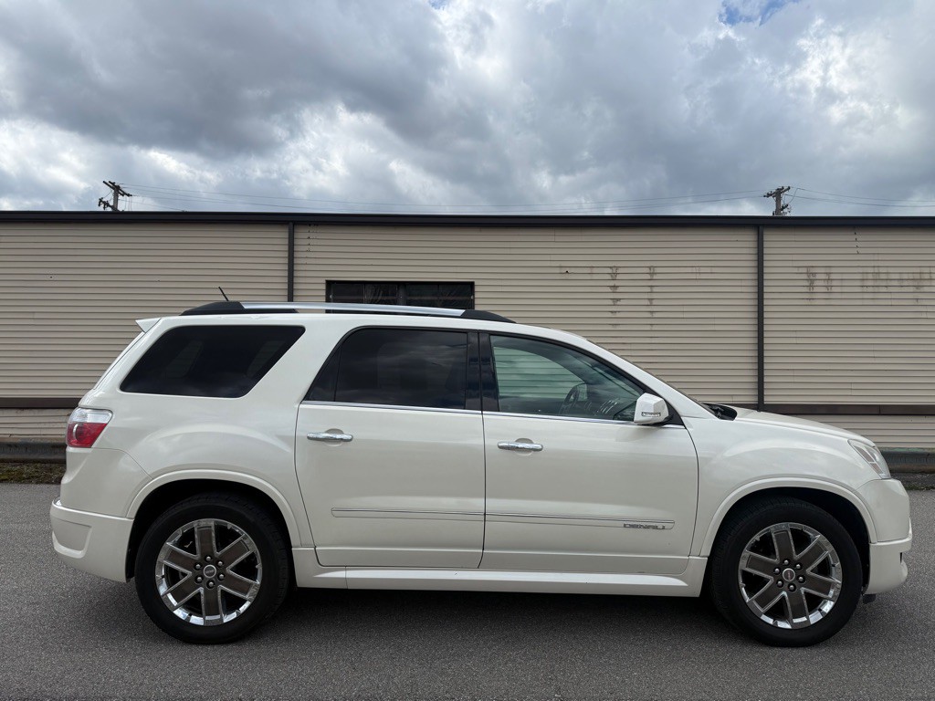 2012 GMC Acadia Image 2