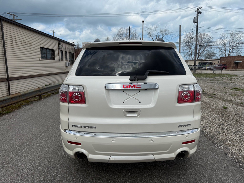 2012 GMC Acadia Image 4