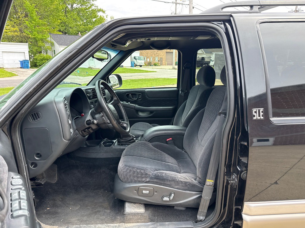 2001 GMC Jimmy Image 9