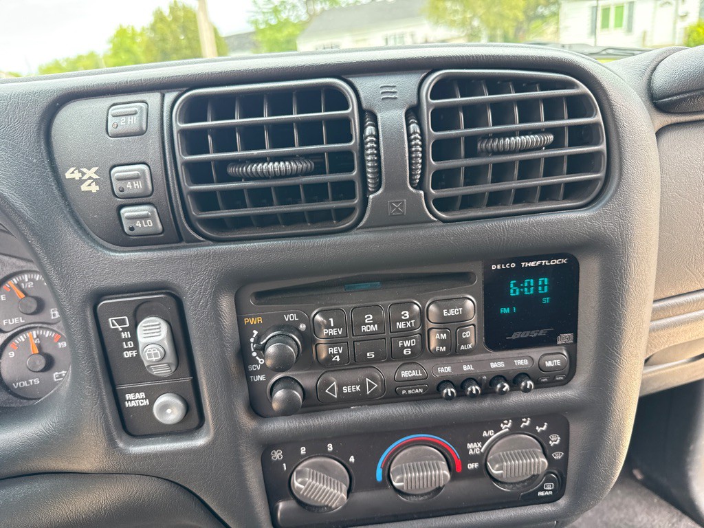 2001 GMC Jimmy Image 17