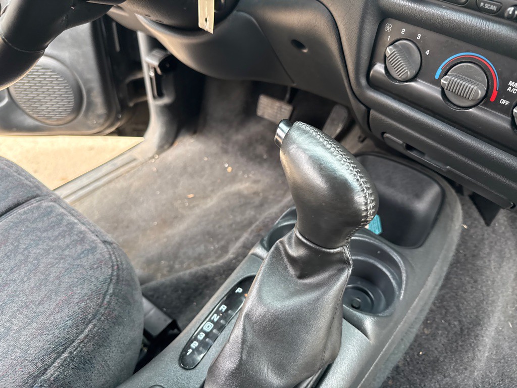 2001 GMC Jimmy Image 18
