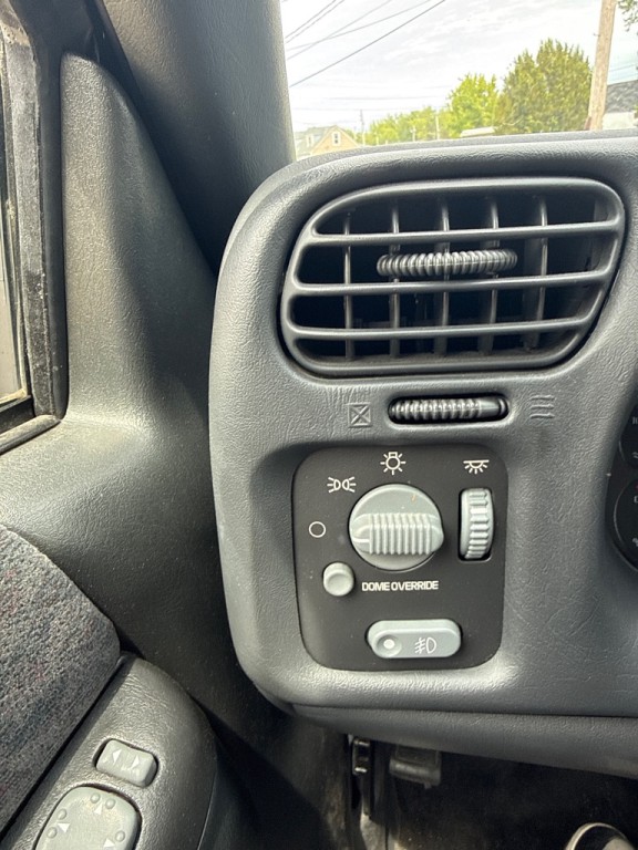 2001 GMC Jimmy Image 19