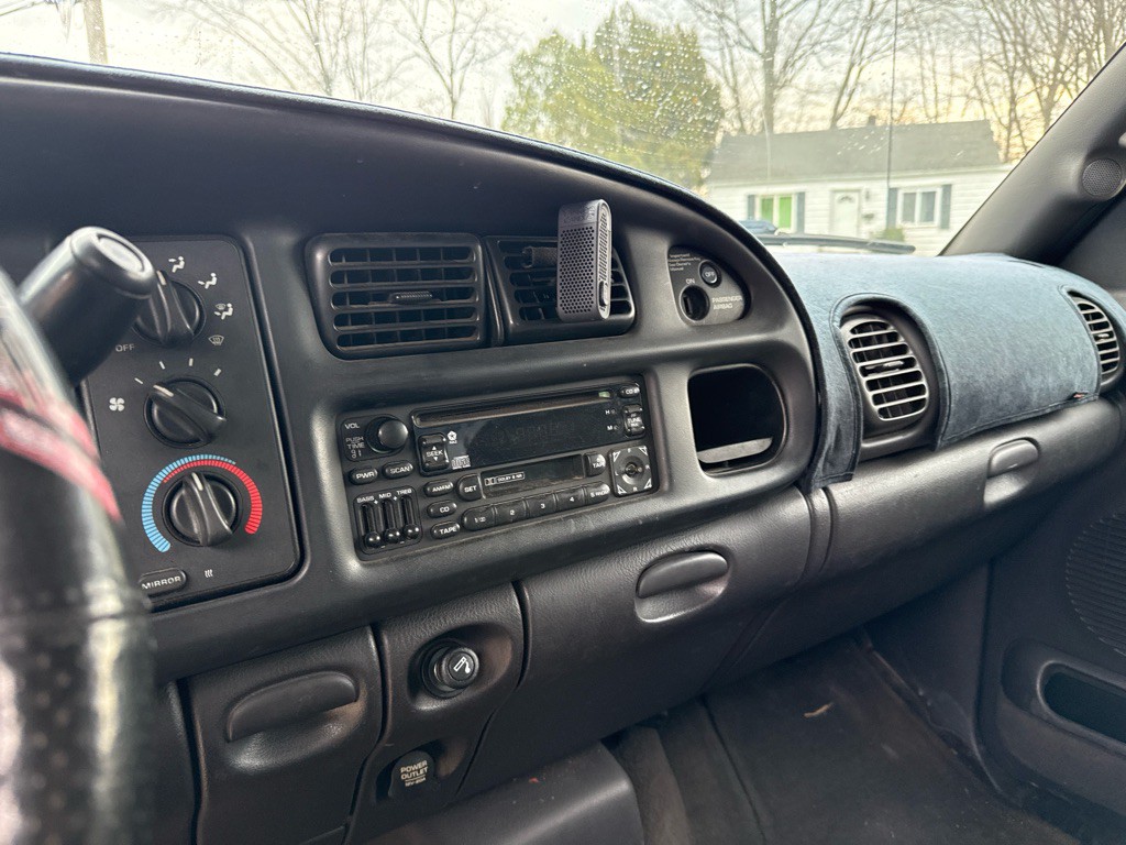 2000 Dodge Ram 1500 Image 28
