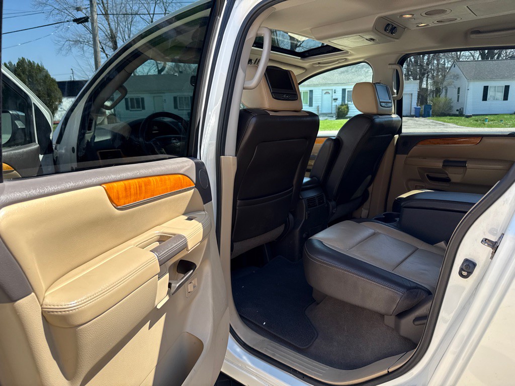2013 Nissan Armada Image 12