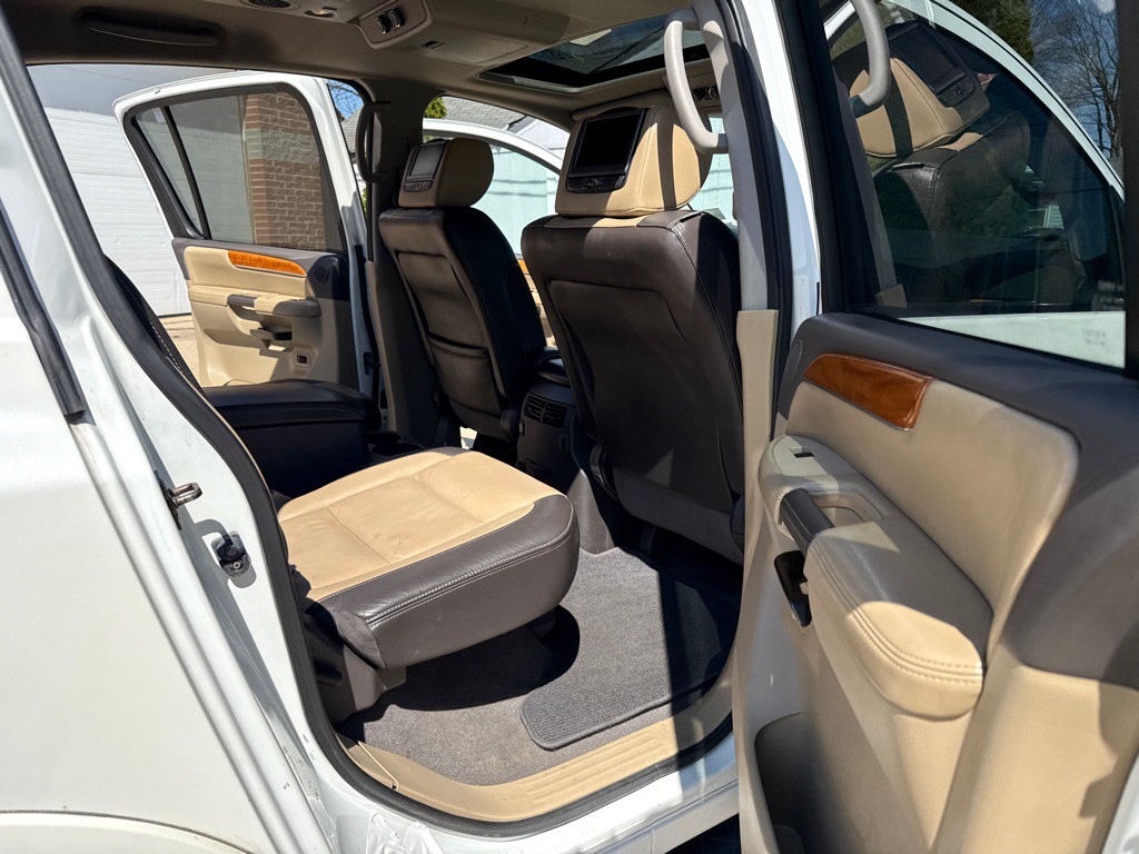 2013 Nissan Armada Image 13