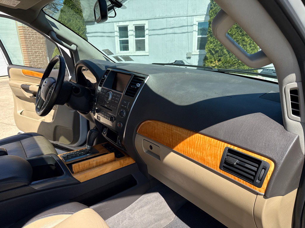 2013 Nissan Armada Image 16