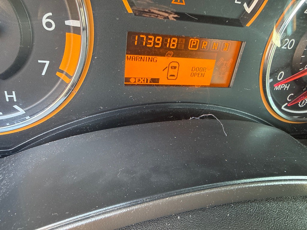 2013 Nissan Armada Image 19