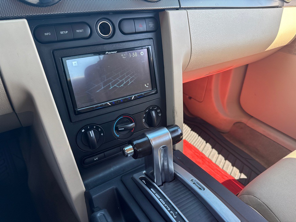 2006 Ford Mustang Image 14