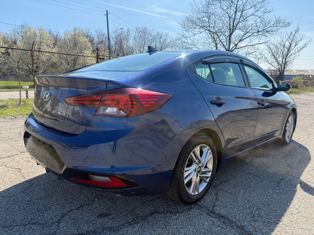 2020 Hyundai Elantra Image 3