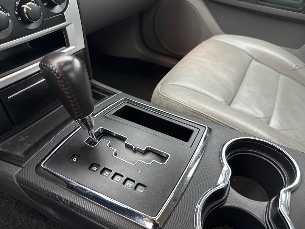 2010 Dodge Charger Image 16