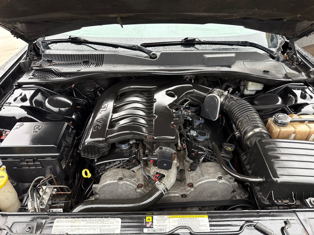 2010 Dodge Charger Image 18