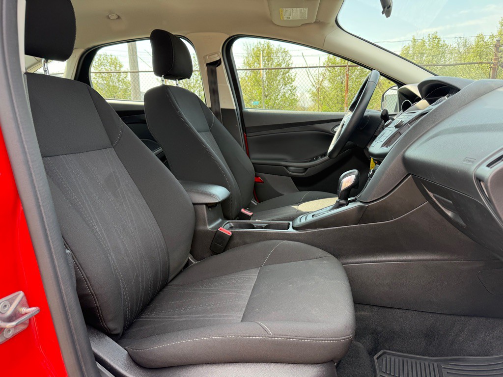 2017 Ford Focus Image 9