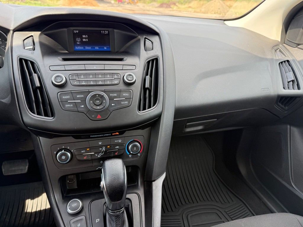 2017 Ford Focus Image 13