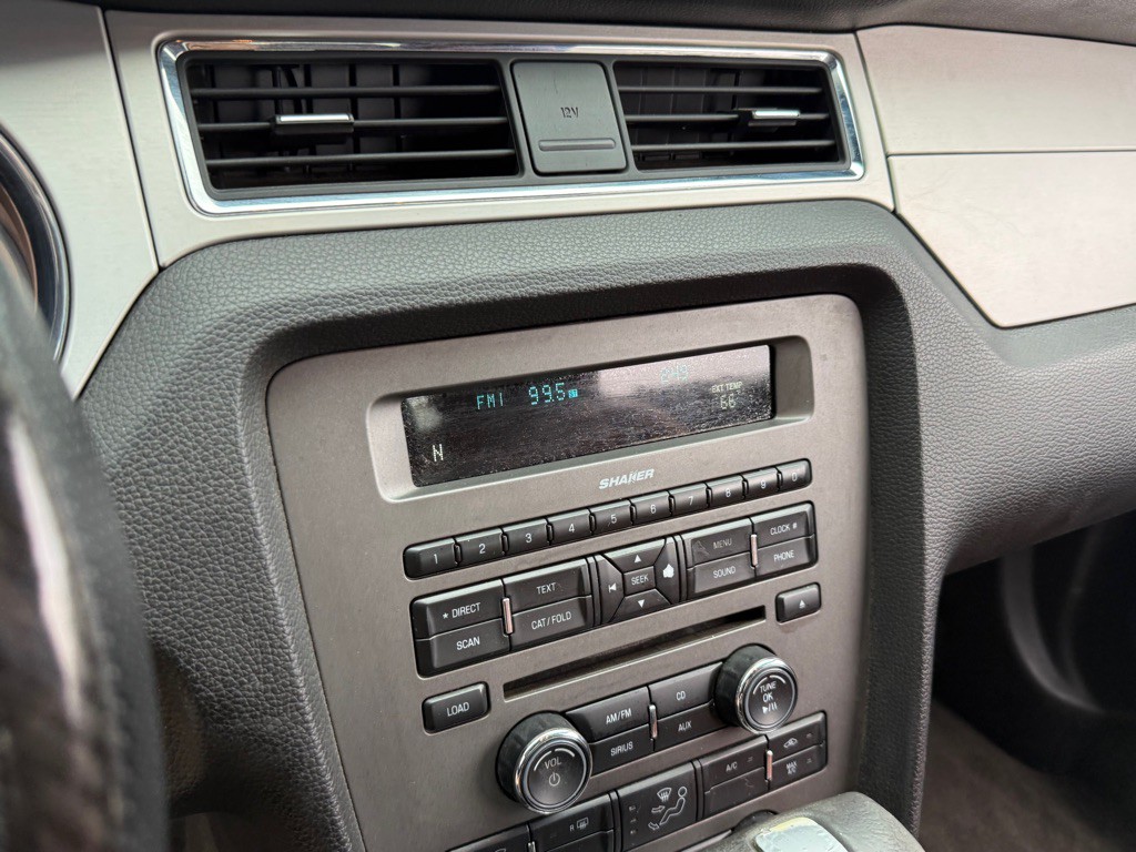 2012 Ford Mustang Image 13