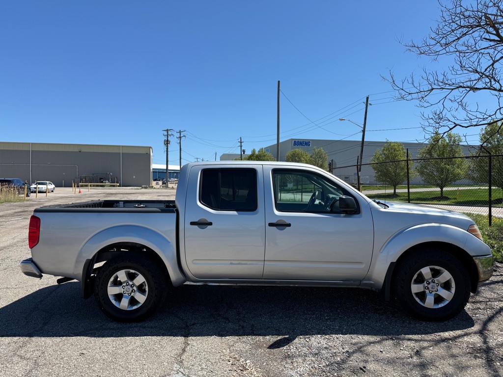 2010 Nissan Frontier Image 2