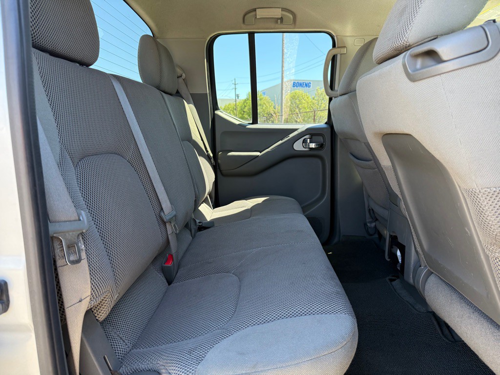 2010 Nissan Frontier Image 10