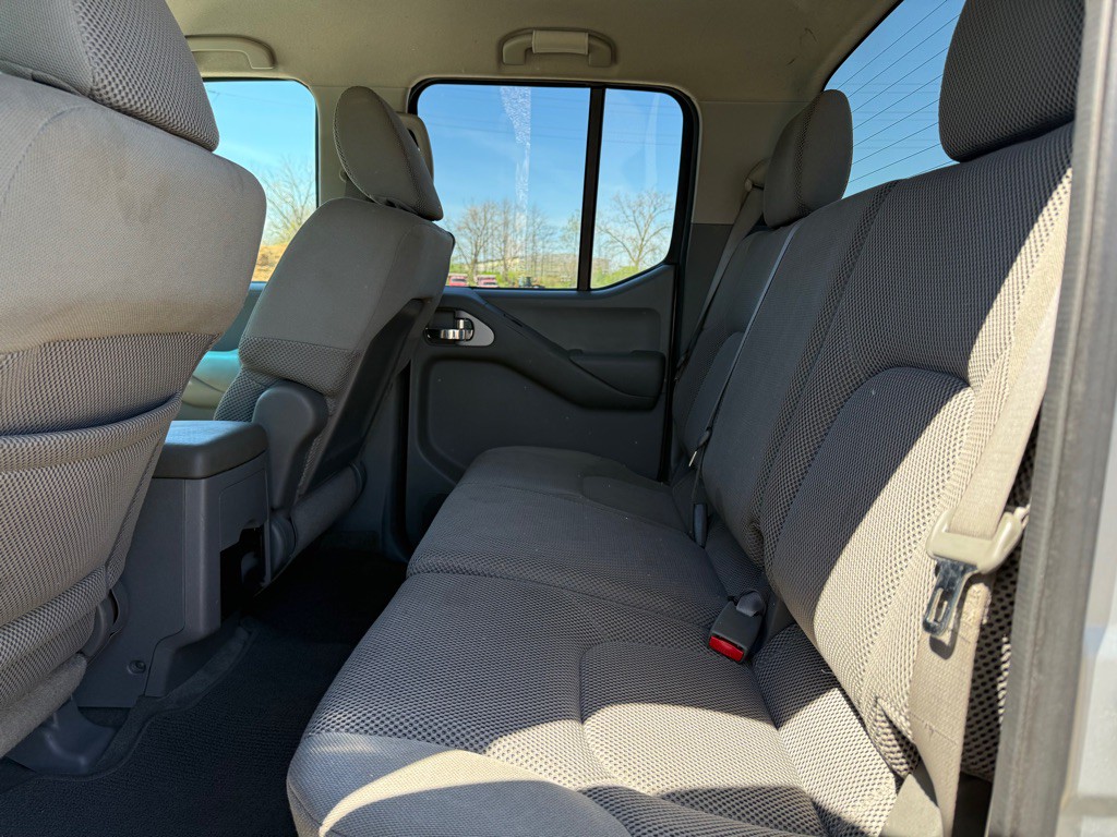2010 Nissan Frontier Image 11