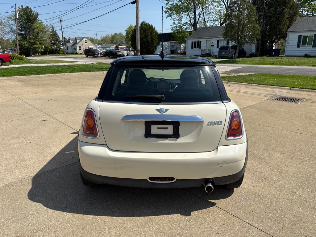 2007 MINI Cooper Image 7