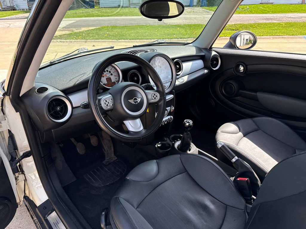2007 MINI Cooper Image 11