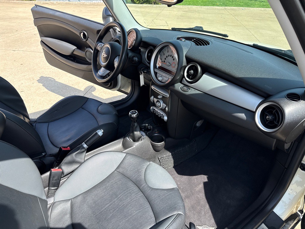 2007 MINI Cooper Image 12