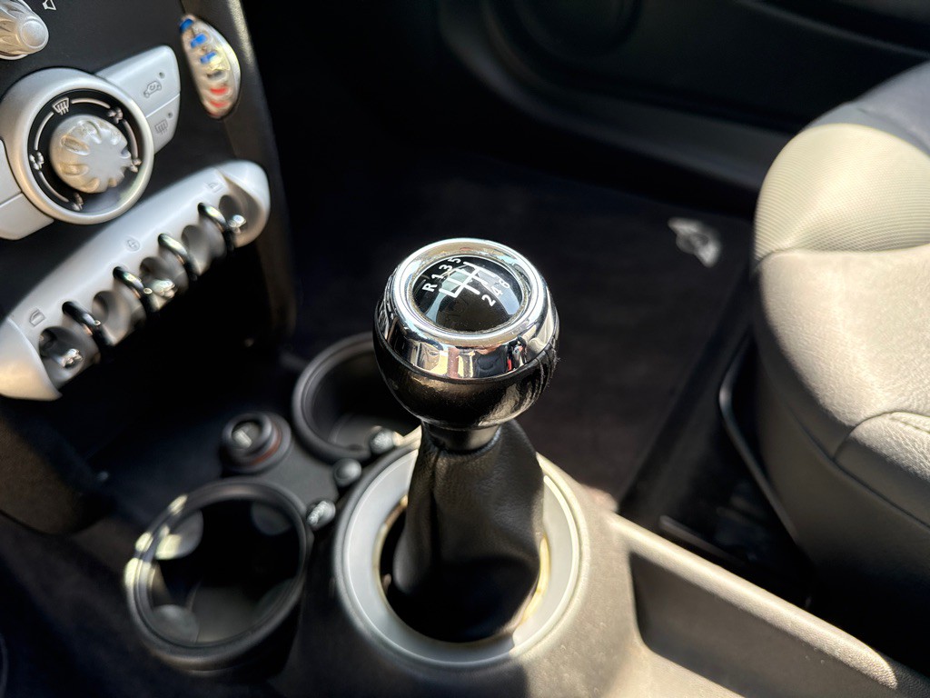 2007 MINI Cooper Image 16