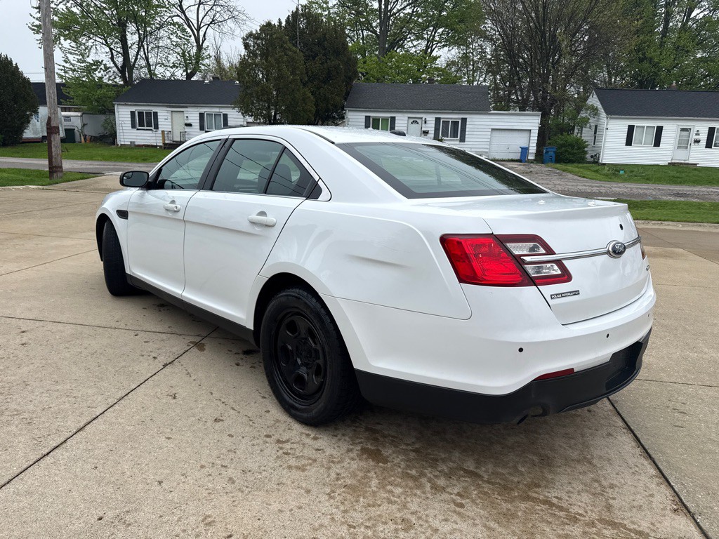 2015 Ford Taurus Image 8