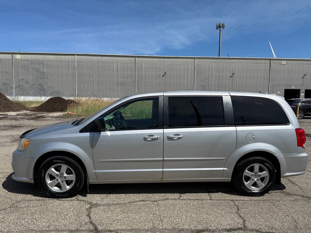 2011 Dodge Grand Caravan Image 2