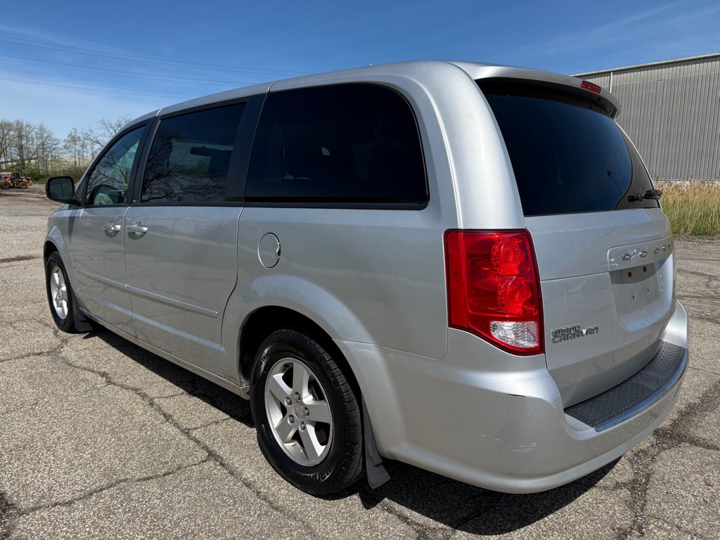 2011 Dodge Grand Caravan Image 3