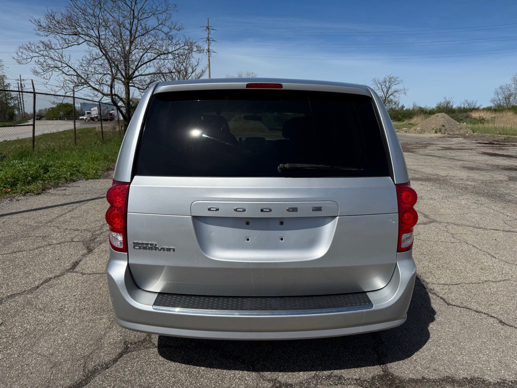 2011 Dodge Grand Caravan Image 4