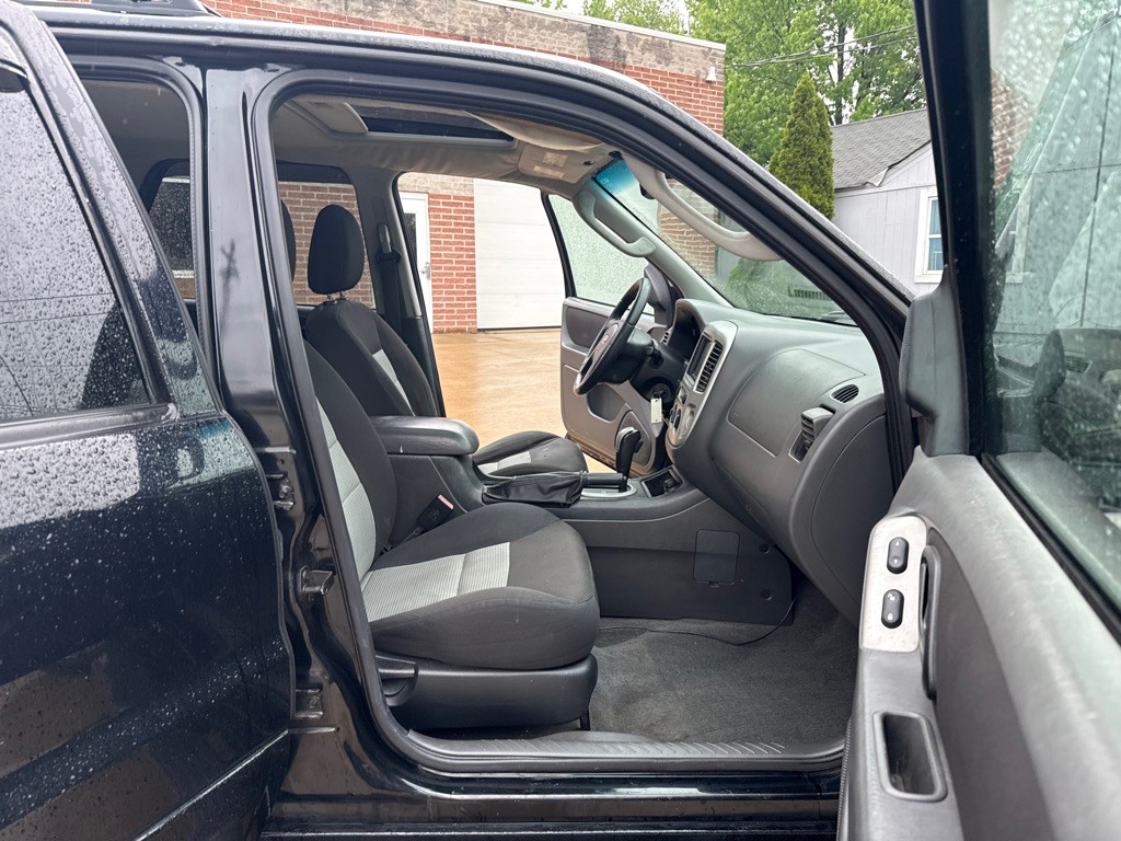 2007 Ford Escape Image 11