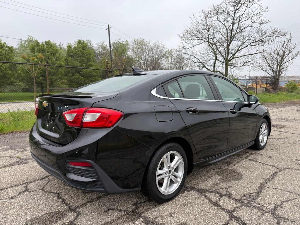 2018 Chevrolet Cruze Image 3
