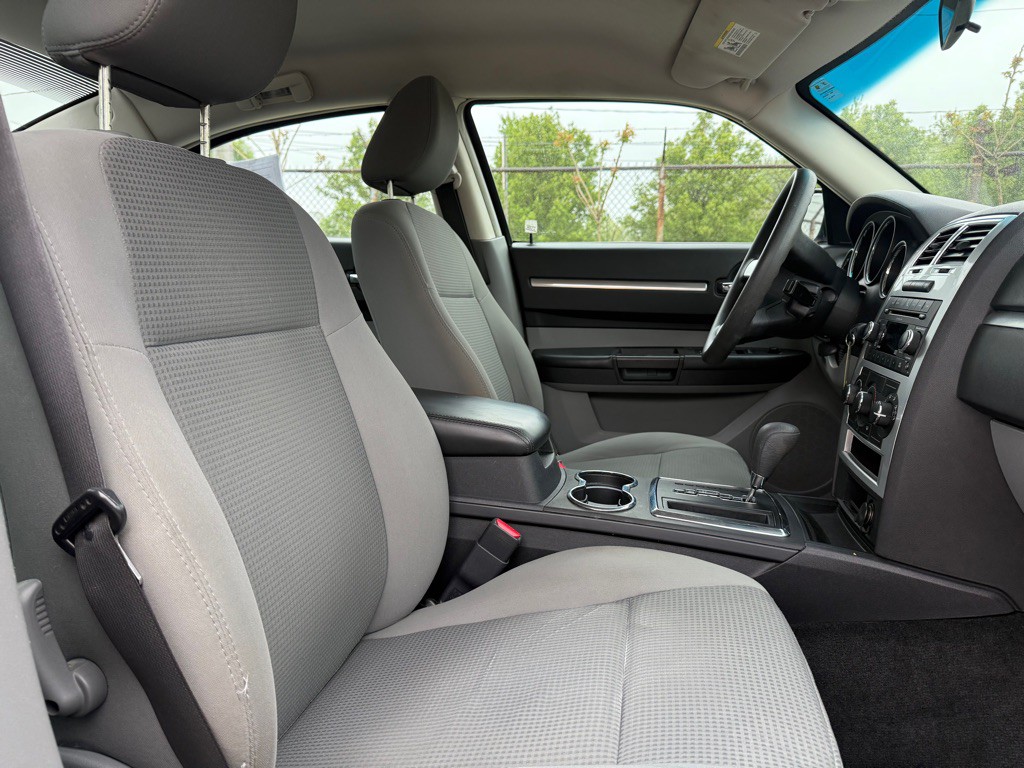 2010 Dodge Charger Image 10