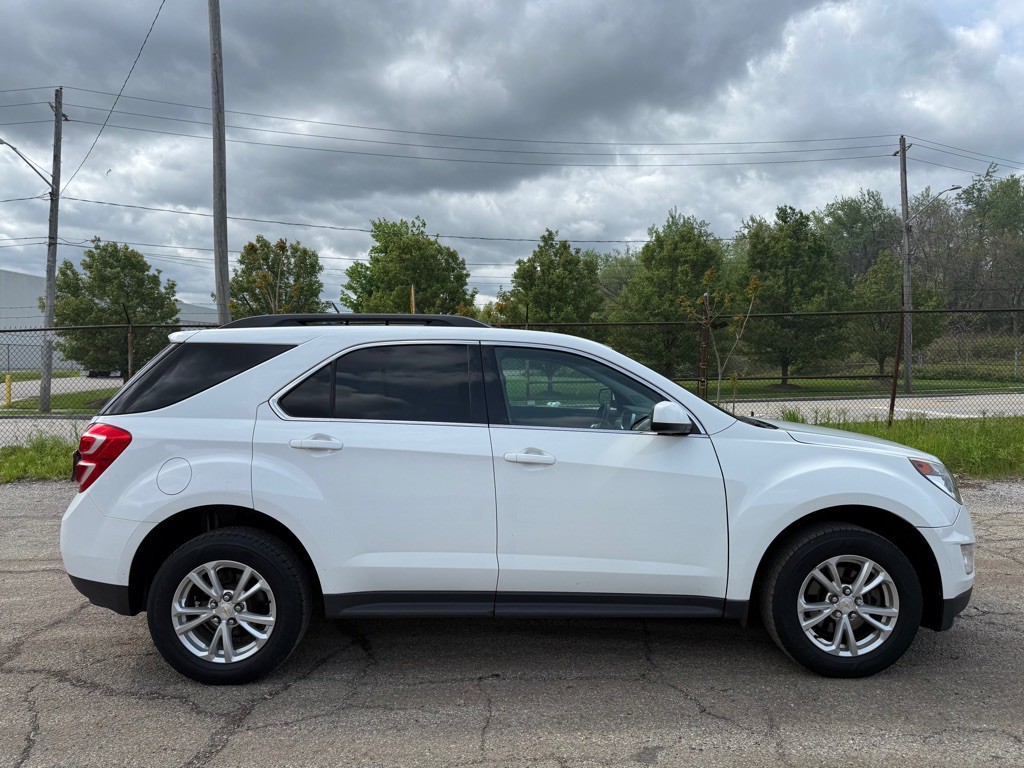 2017 Chevrolet Equinox Image 2
