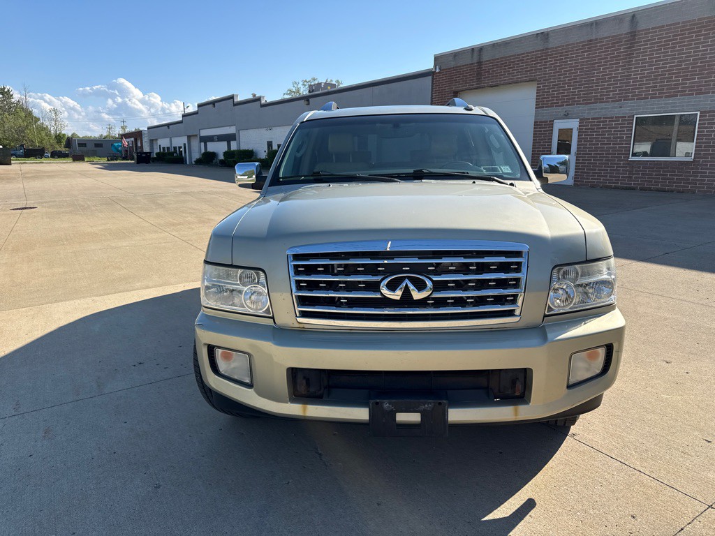 2008 INFINITI QX56 Image 2