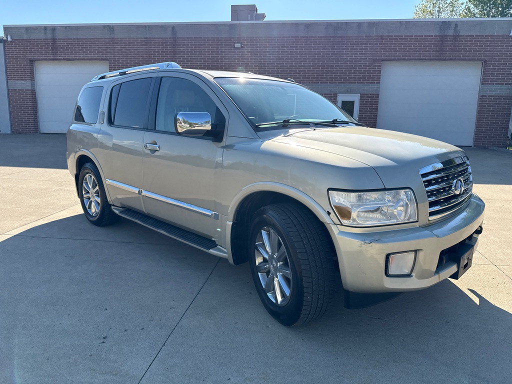 2008 INFINITI QX56 Image 3