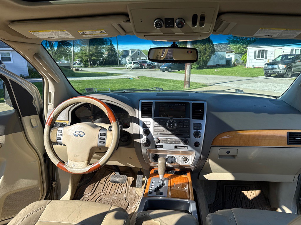 2008 INFINITI QX56 Image 9