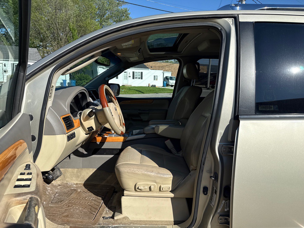 2008 INFINITI QX56 Image 10
