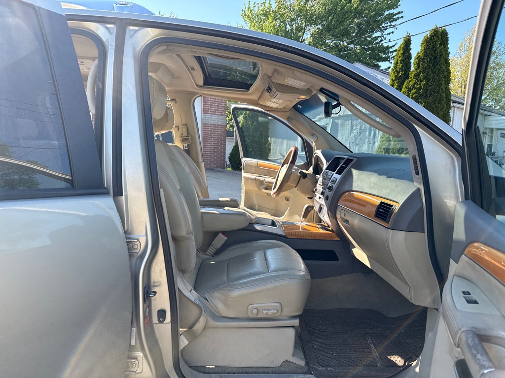 2008 INFINITI QX56 Image 11