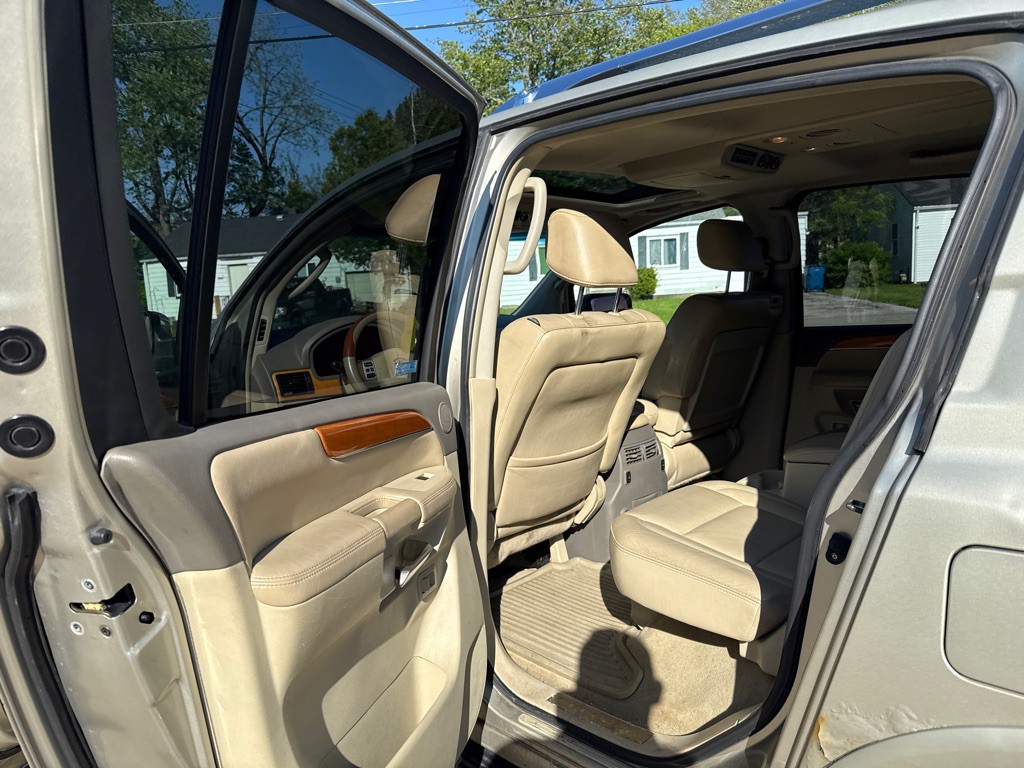2008 INFINITI QX56 Image 12