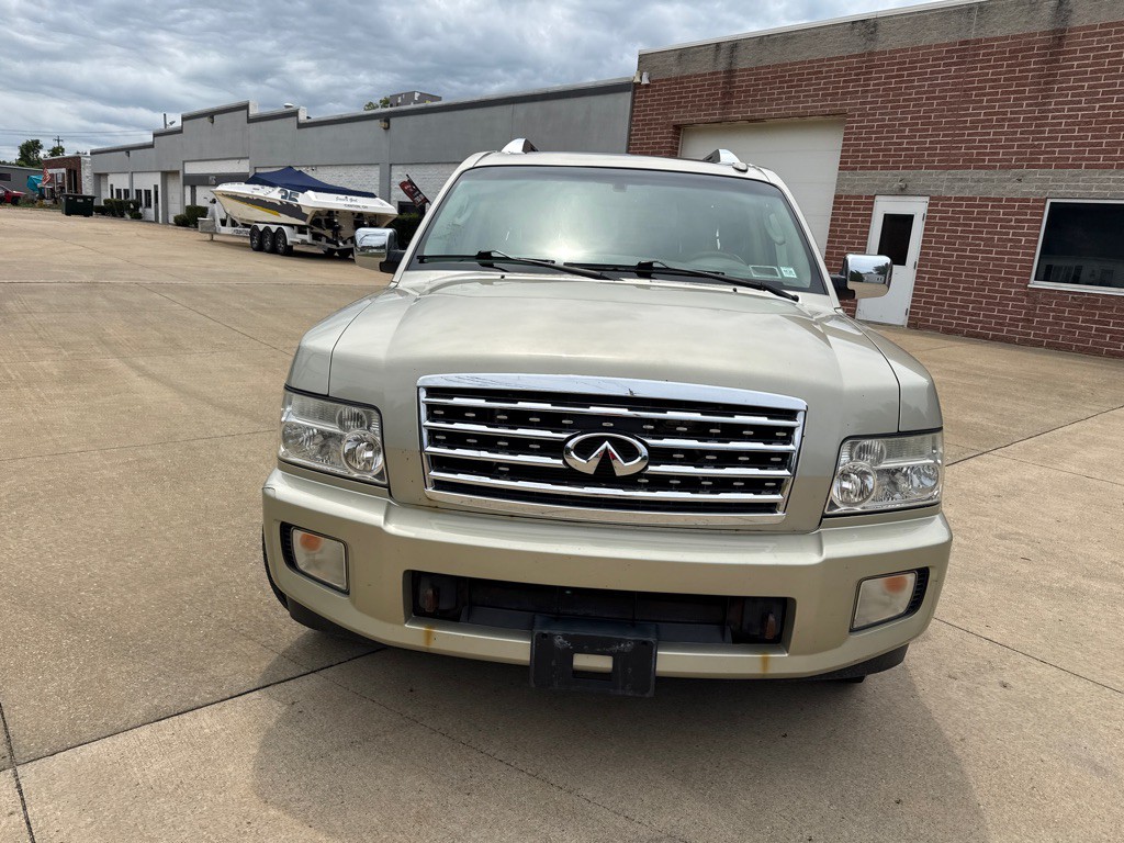 2008 INFINITI QX56 Image 2