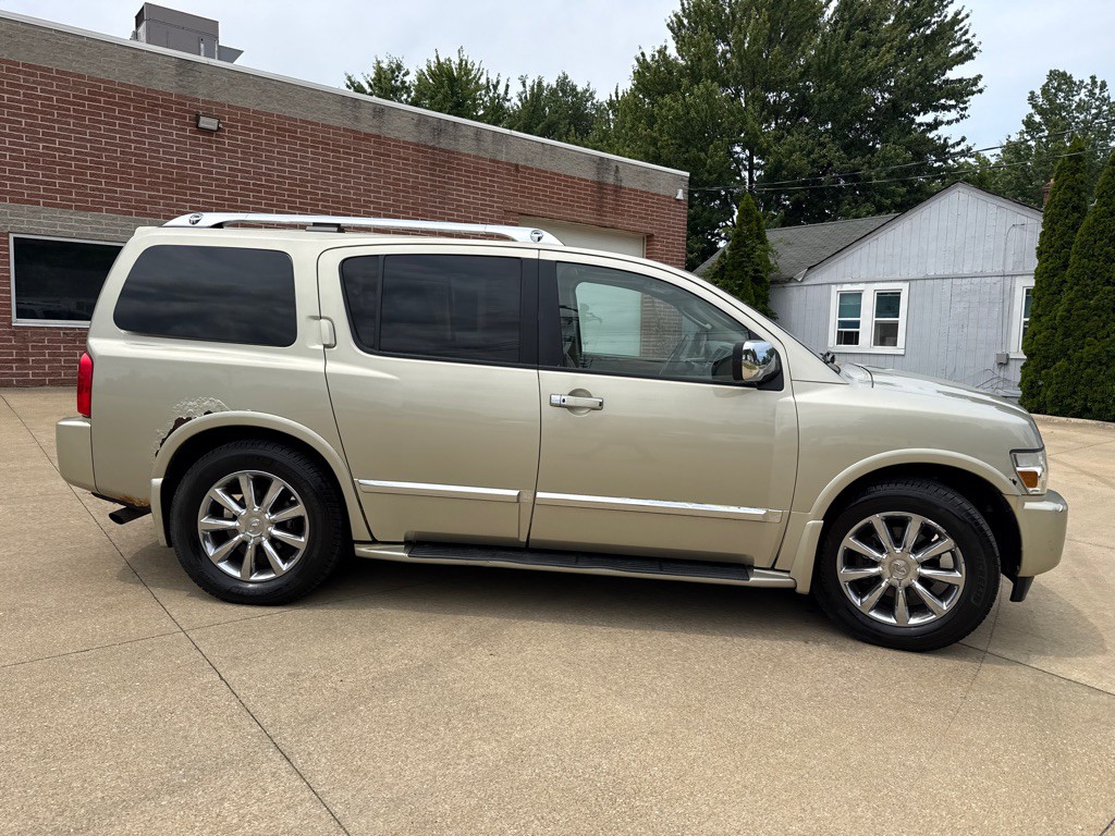 2008 INFINITI QX56 Image 4