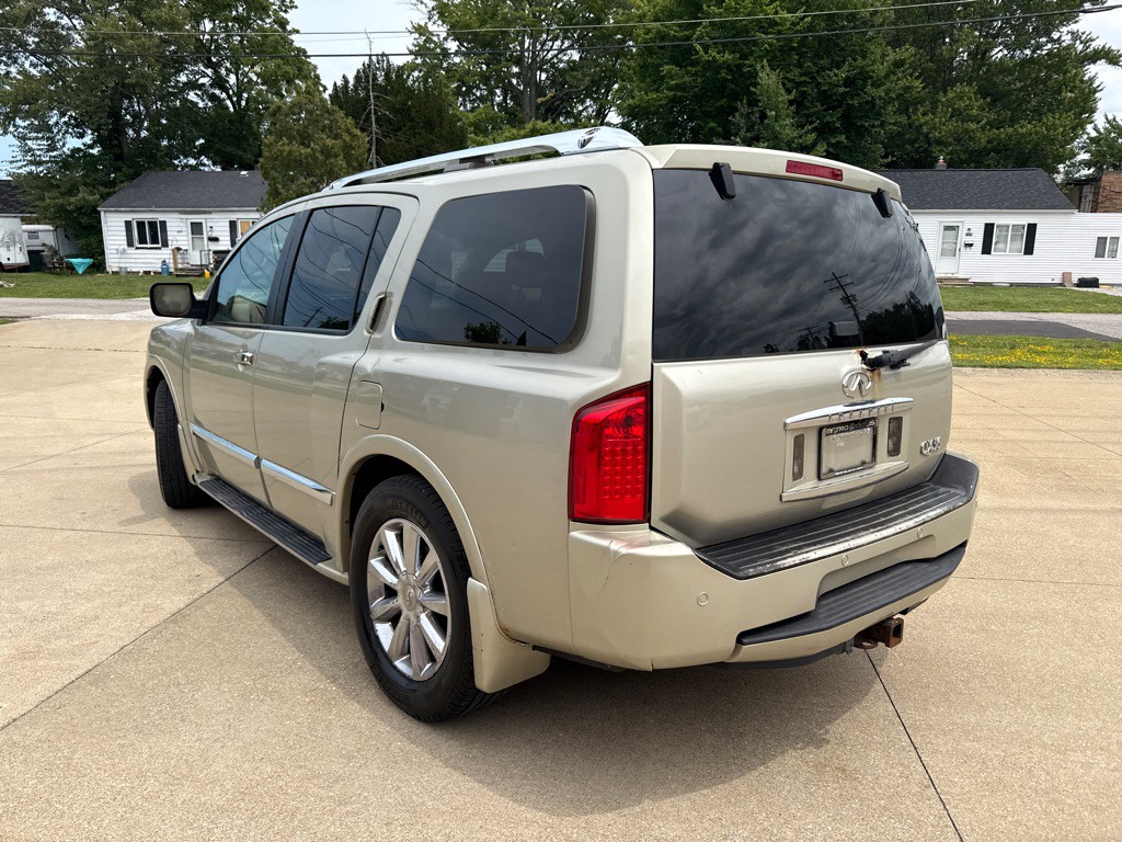 2008 INFINITI QX56 Image 8