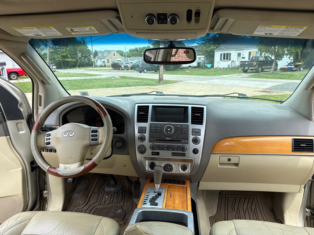 2008 INFINITI QX56 Image 9