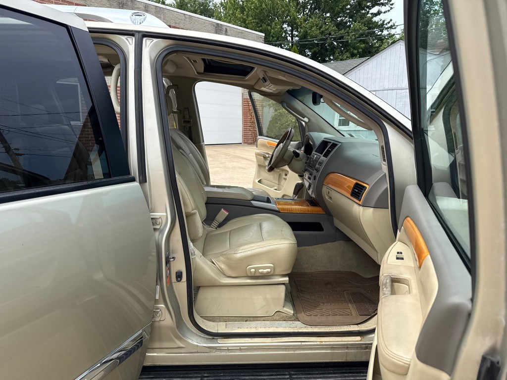 2008 INFINITI QX56 Image 11