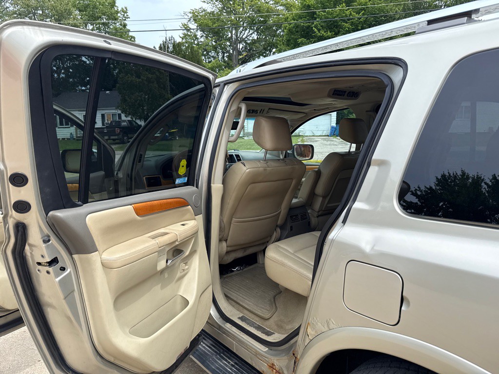 2008 INFINITI QX56 Image 12