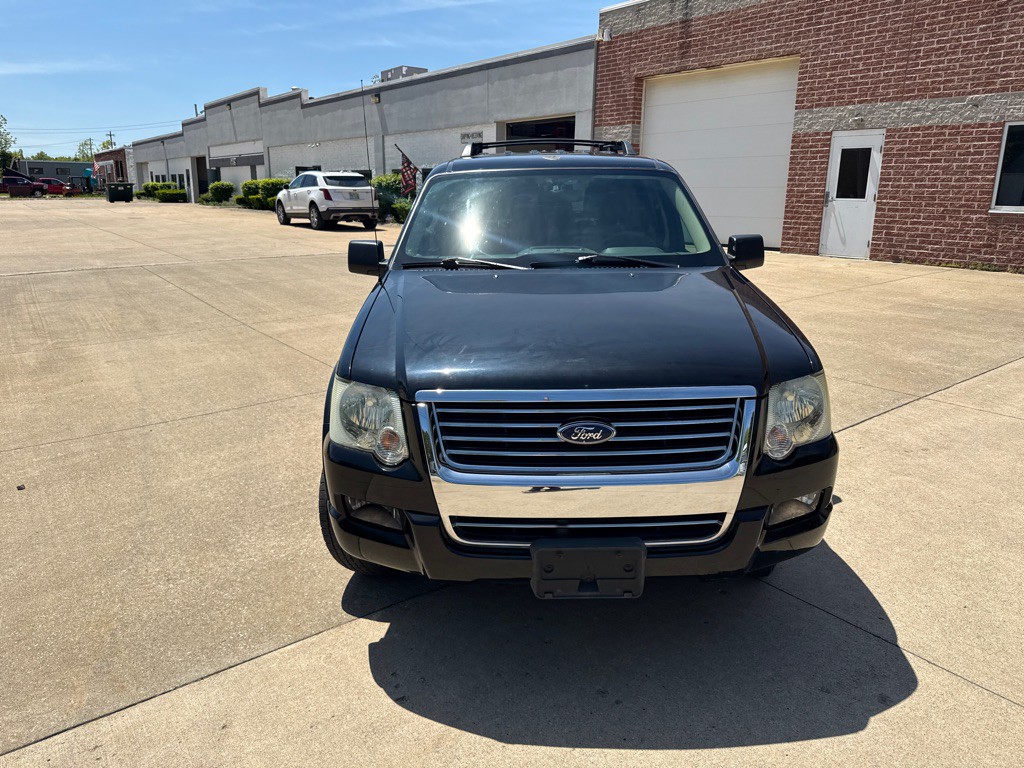 2010 Ford Explorer Image 2