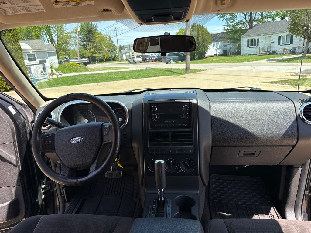 2010 Ford Explorer Image 9