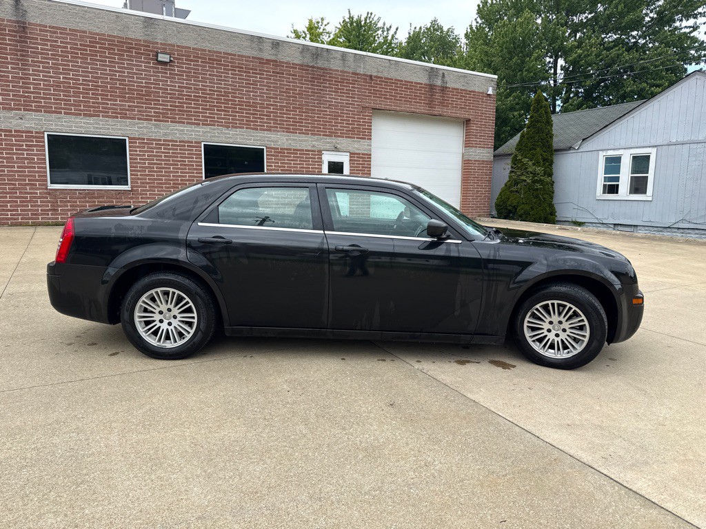 2009 Chrysler 300 Image 4