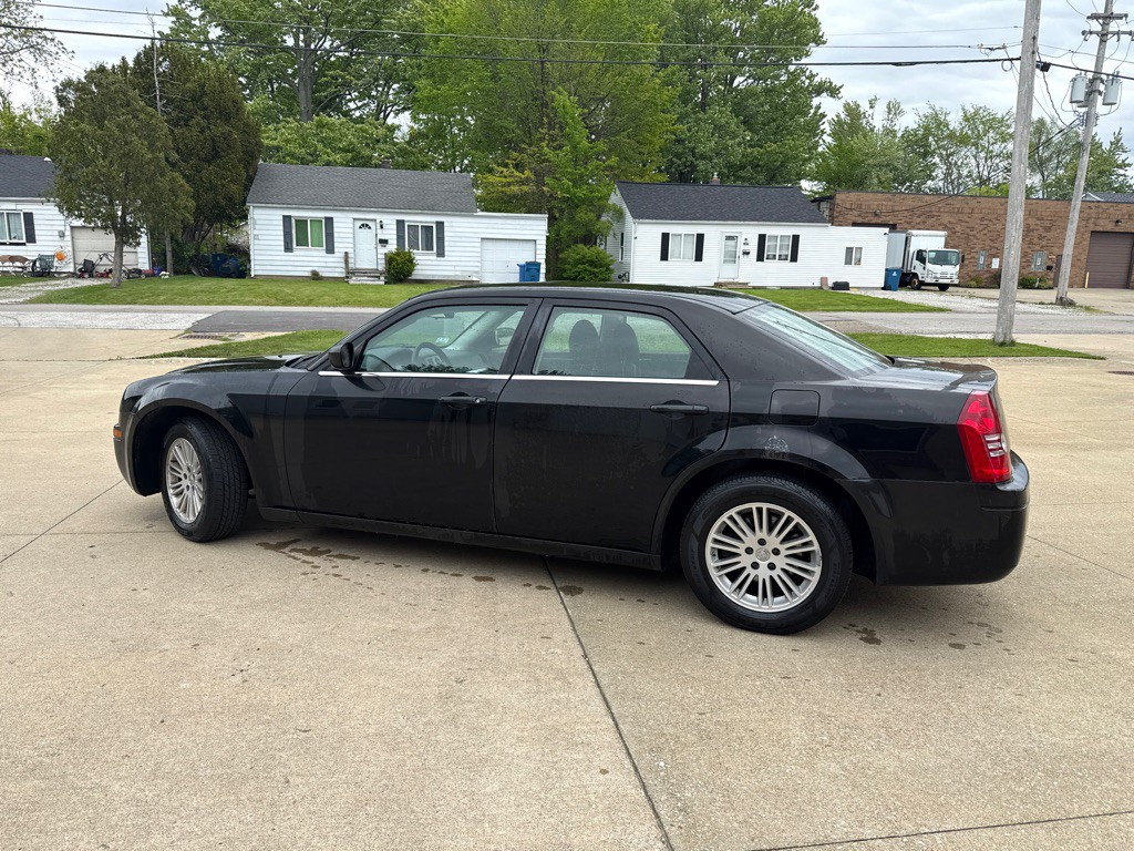 2009 Chrysler 300 Image 5