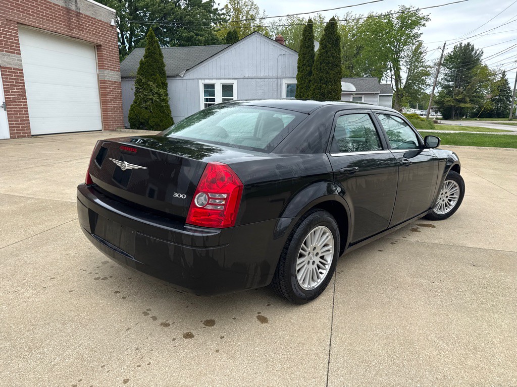 2009 Chrysler 300 Image 6